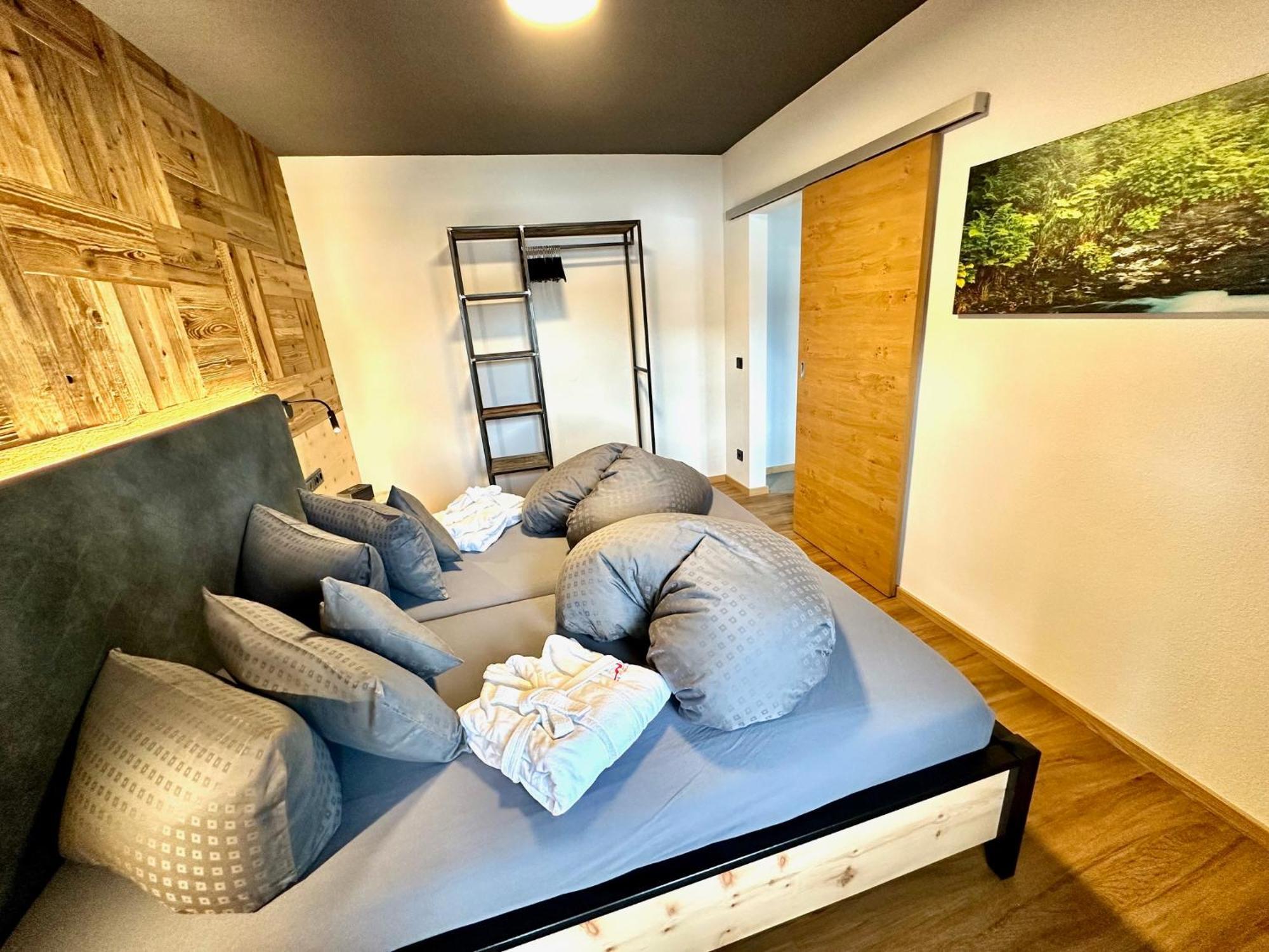 Boutique Hotel Laengenfelder Hof ไกรน์เนา ภายนอก รูปภาพ